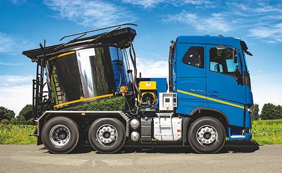 Gussasphaltkocher mit Aufbau auf LKW